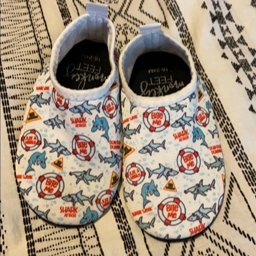 New monkey feet swim shoes